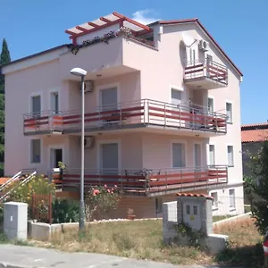 https://apartments-gracijela-pula-52100.in-istria.net